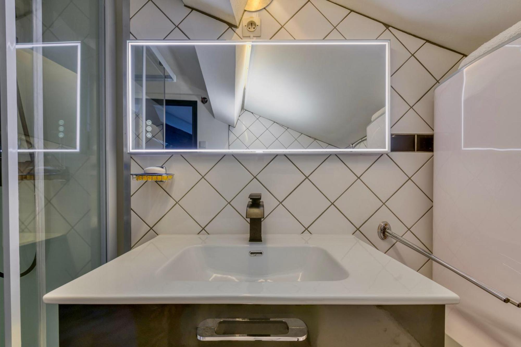 Appart'Hotel Chaleureux Au Coeur De Tullins - Le Roitelet ภายนอก รูปภาพ